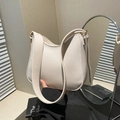 Sac bandoulière demi-lune blanc crème en cuir grainé avec une large bandoulière - Blanc Sans Pendentif
