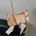 Chique beige Y2K okseltas met zilveren klinknagels en glanzende afwerking - Roze