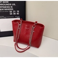 Detail of burgundy tote bag with pleated leather texture and silver chain strap - Wine Red Without Pendant