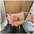 Sacoche selle en cuir verni rose avec boucle fer à cheval et pendentif nœud doux - Avec Pendentif / Rose