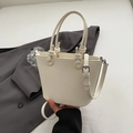 Borsa a secchiello bianco crema con trama litchi, manico a nodo e tracolla - Bianco Senza Pendente