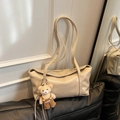 Bolso de hombro beige en cuero sintético con correa larga y colgante de osito - Con Colgante / Albaricoque