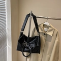 Retro black oil wax leather tote bag with large capacity and glossy pleated texture style - Black without Pendant