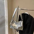 Silver metallic wax leather tote bag with large capacity and pleated texture design - Silver No Pendant
