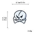 Totenkopf-Stickerei Aufnäher mit 6,1 cm Größenangaben auf weißem Hintergrund - Wütender Totenkopf Stil (10186)