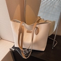 Beige shopper met bruine riemen, kiezellederen textuur en verfijnd logo voor dames - Off-wit