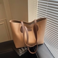 Grote vintage camel draagtas met kiezellederen textuur en lederen schouderbanden - Khaki