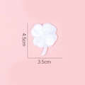 Witte klaver geborduurde patch voor DIY kleding decoratie, 4,5 cm bij 3,5 cm - Puur Wit Klaver