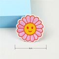 Patch brodé fleur rose de 6cm avec visage souriant jaune pour décoration de vêtements - Style de Fleur Souriante Pétales Roses Centre Jaune(GZ-5703)
