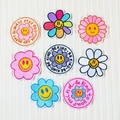 Lot d'écussons tournesol souriant colorés avec broderies Stay Positive et Be Kind décor - Combinaison de Motifs de Fleurs Souriantes Multi-styles