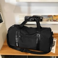 Große wasserfeste schwarze Sporttasche mit verstellbarem Gurt in minimalistischem Design - Schwarz