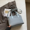 Sac seau bleu clair tressé avec poignée et bandoulière réglable pour un look sophistiqué - Sans pendentif / Bleu clair