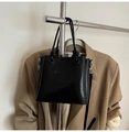 Sac seau noir brillant avec détail de poignée nouée et texture cuir de qualité - Noir sans Pendentif