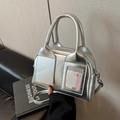 Borsa a bauletto argento metallizzato con tasche anteriori e porta tessere trasparente - Argento