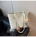 Detail of grey marble pattern tote bag with teddy bear charm and branded logo print - With Charm / Green