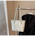 Chic tote bag featuring light gray marble texture and elegant silver rivet details - No Pendant / Green