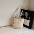 Elegante borsa tote bianco crema con motivi floreali a rilievo e ciondolo con nodo - Con Ciondolo / Kaki