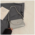 Sac sous le bras minimaliste en cuir gris avec fermoir rotatif ovale en métal argenté - Gris Sans Pendentif