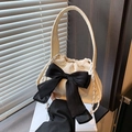 Sac bandoulière en velours côtelé crème avec grand nœud noir et cordon serrage - Blanc