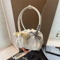 Bolso mini cuadrado blanco con textura de lichi, asa redonda y lazo de encaje - Blanco