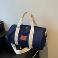 Sac polochon en toile bleu marine avec sangles rayées crème et écusson en cuir vintage - Bleu