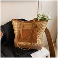 Stilvolle beige und braune Strohtasche für den Strandurlaub und sommerliche Ausflüge - Beige