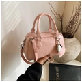Borsa bowling rosa in pelle PU con ciondolo a cuore argento e tracolla regolabile - Rosa