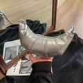 Borsa a mezzaluna argento metallizzato con dettaglio nodo e finitura testurizzata - Argento
