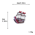 Toppa ricamata a forma di nave pirata con dettagli marroni e bandiera rossa, 6cm - Stile Barca a Vela Marrone (GZ-4149)