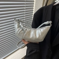 Bolso croissant plateado metalizado con textura plisada y asa anudada para mujer - Plateado