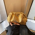 Goldene Clutch in Schlangenleder-Optik mit Kordelzug und schmalem Schultergurt - Gold