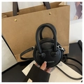 Sac à main rond noir en cuir grainé avec poignée en cœur et texte argenté élégant - Noir