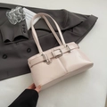 Elegante borsa a spalla rettangolare beige chiaro con fibbie d'argento e doppi manici - Senza ciondolo / Rosa