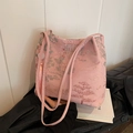 Sac seau rose à broderies chinoises avec motifs de pavillon et breloque pompon en soie - Rose