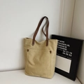 Bolso tote de lona caqui con correas de cuero marrón y bolsillo frontal grande - Caqui