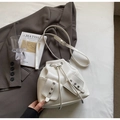 Sac seau blanc chic avec cordon de serrage et poches décoratives à rabat - Sans Pendentif / Blanc Cassé
