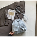 Sac seau bleu clair minimaliste avec poches décoratives et fermeture à cordon - Sans Pendentif / Bleu