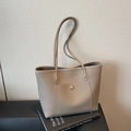 Bolso tote minimalista gris elefante en cuero granulado con correas de hombro - Gris elefante