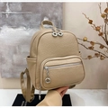 Chique beige kunstlederen damesrugzak met kiezeltextuur en dubbele ritssluiting - Khaki