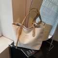 Sac fourre-tout minimaliste en toile blanc cassé avec anses en cuir brun et logo - Khaki