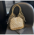Detail der gold metallic gewebten Gittertasche mit weißem Kordelzug-Innenbeutel auf Stuhl - Bucket Stil Zwei (Gold)