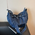 Sac bandoulière en denim bleu avec détails effilochés et sangle réglable pour femme - Bleu foncé