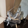 Sac fourre-tout argenté métallisé avec poches avant et charm de personnage mignon - Avec Pendentif de Dessin Animé / Argenté