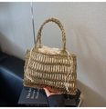 Metallisch goldene handgewebte Handtasche mit cremeweißem Futter und gedrehtem Griff - Stil 1 Gold