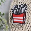 Bestickter Pommes-Frites-Aufnäher in rot-weißem Becher für DIY-Kleidungsdekoration - Pommes Frites (ZG-4007)