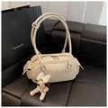 Sac à main blanc crème à fermeture éclair argentée, poches latérales et breloque chien - Avec Pendentif en Peluche / Blanc