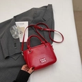 Sac seau en cuir rouge brillant avec logo argenté et bandoulière réglable pour femme - Rouge Ankara Sans Pendentif