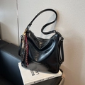 Borsa tote nera lucida di grande capacità con chiave e dettagli in corda intrecciata - Nero (Con Ciondolo)