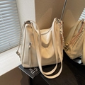 Elegante borsa tote in pelle bianco crema con nappe a frangia e tracolle regolabili - Bianco Riso (Con Ciondolo)