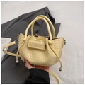 Mini sac seau tressé jaune avec cordon et bandoulière amovible pour femme à la mode - Jaune Pâle (Sans Pendentif)